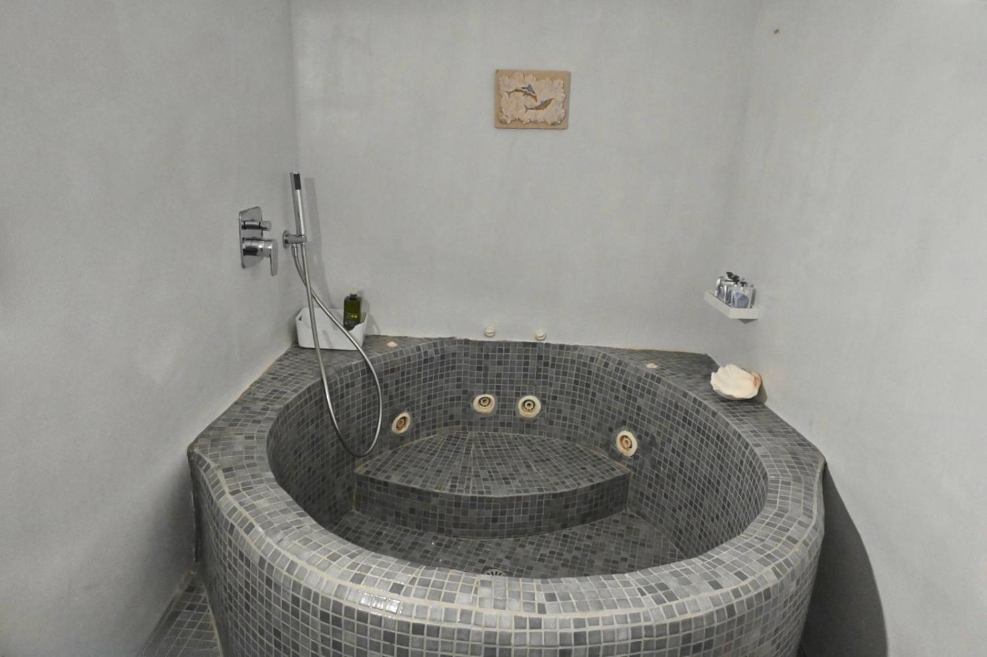 White Cave Private Villa Pyrgos Kallistis Ngoại thất bức ảnh